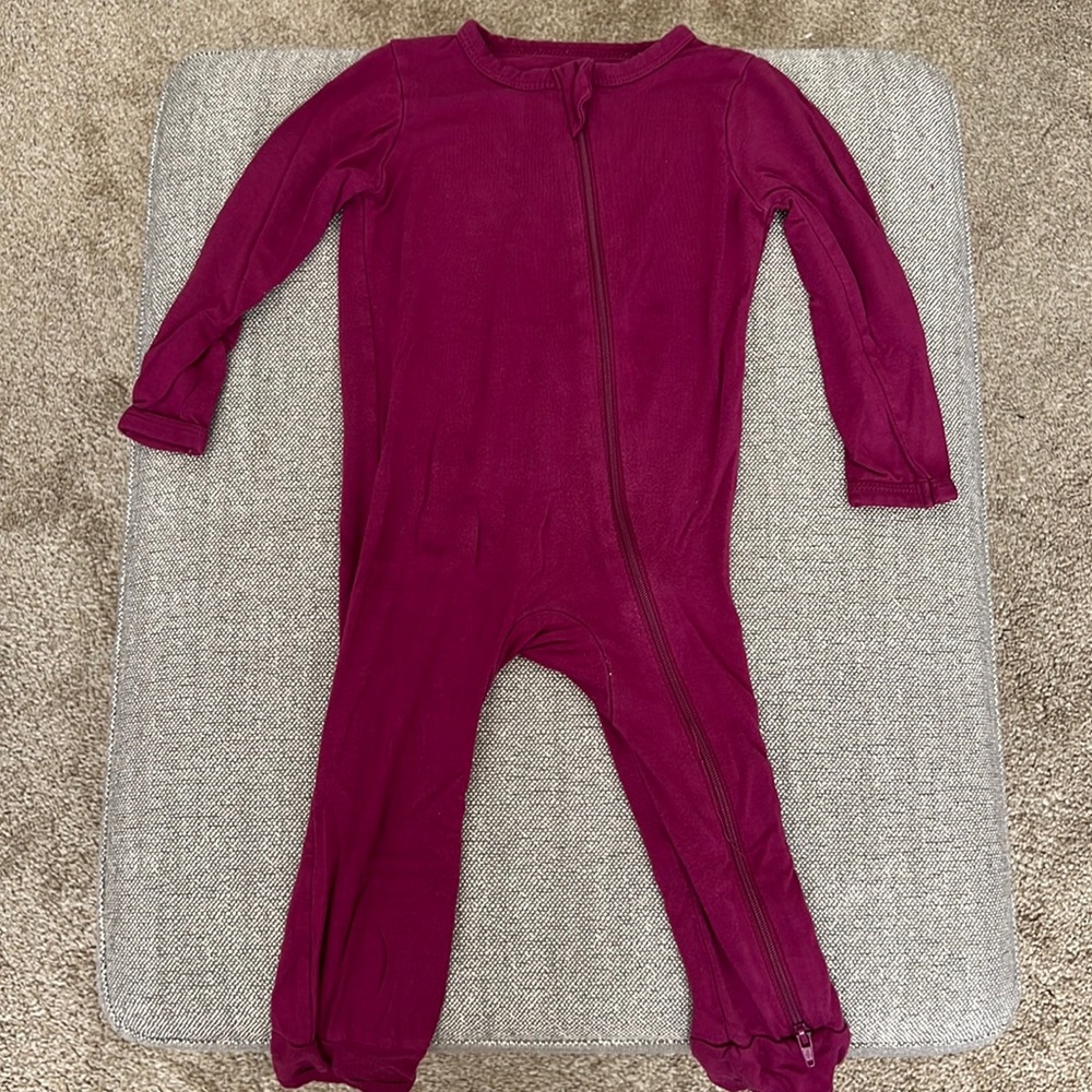 Kyte Baby Long Sleeve Zip-up Footless PJs - maroon